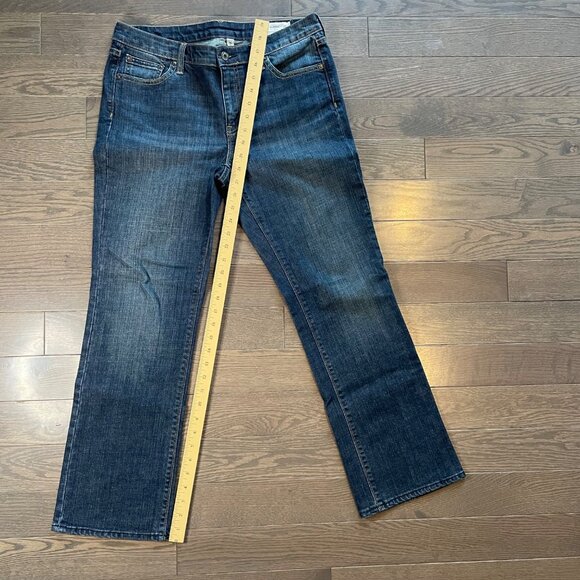 Gap Classic Jeans, Stretch, slight flare Size 8, Medium tint, wash NEW - Picture 8 of 12
